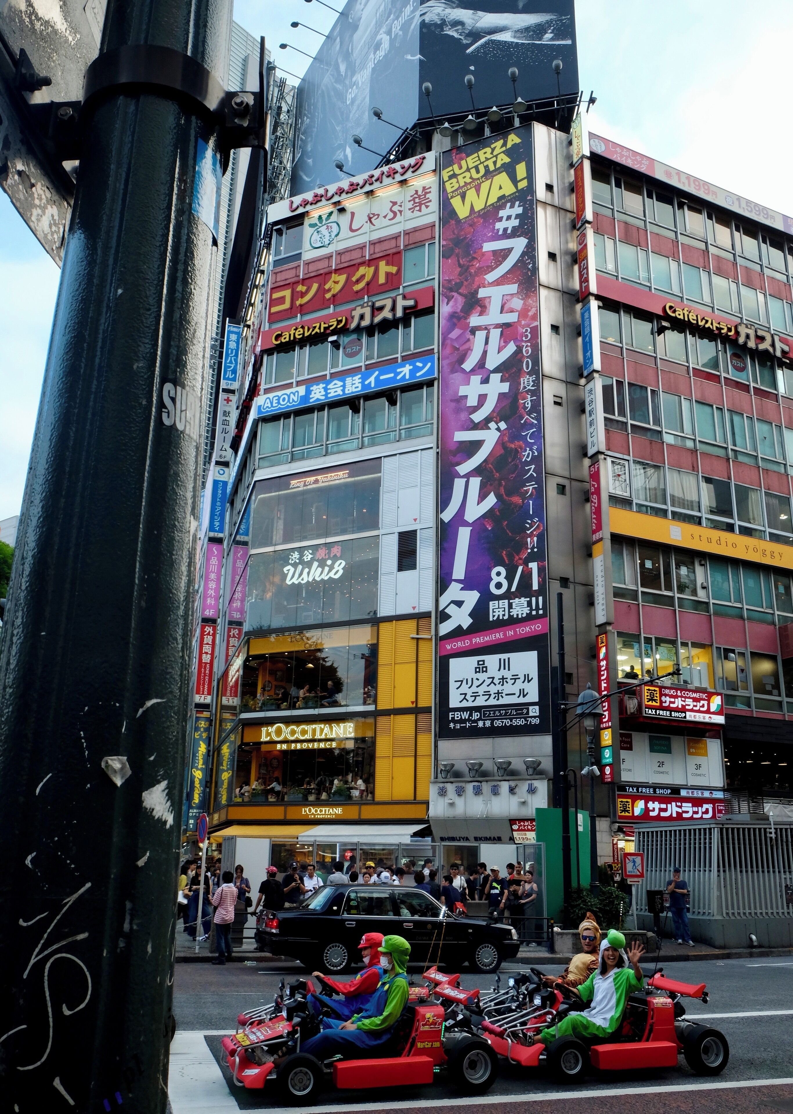 Shibuya is the busiest crossroad in the world! We loved watching thousands and thousands of people move around each other... and these guys enjoying a Mario kart themed tour 😆

#LifeAtExpedia
#OnTheRoad