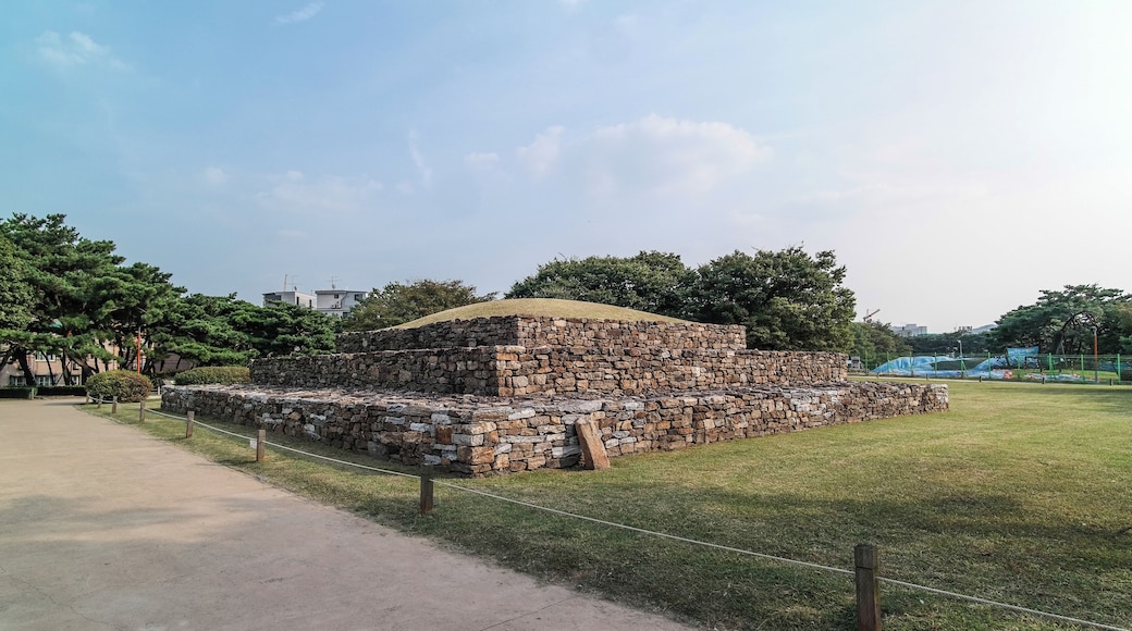 This media shows the cultural heritage monument in South Korea with the number: