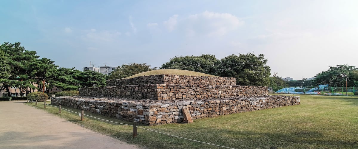 This media shows the cultural heritage monument in South Korea with the number: