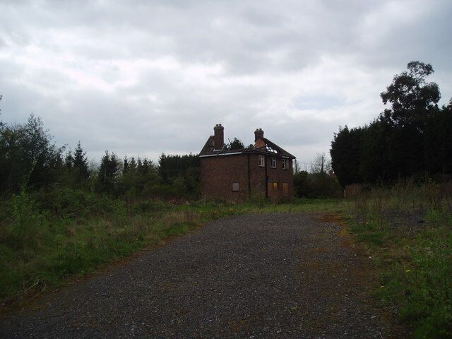 A house in ruins! Quite why this once-pleasant house (Hill View, at the junction of Sheepcote Lane and Crockenhill Road, in the village of Kevington, near St. Mary Cray, Kent) should be in this ruinous state is a mystery. Nor did there appear to be any work in progress to renovate it.