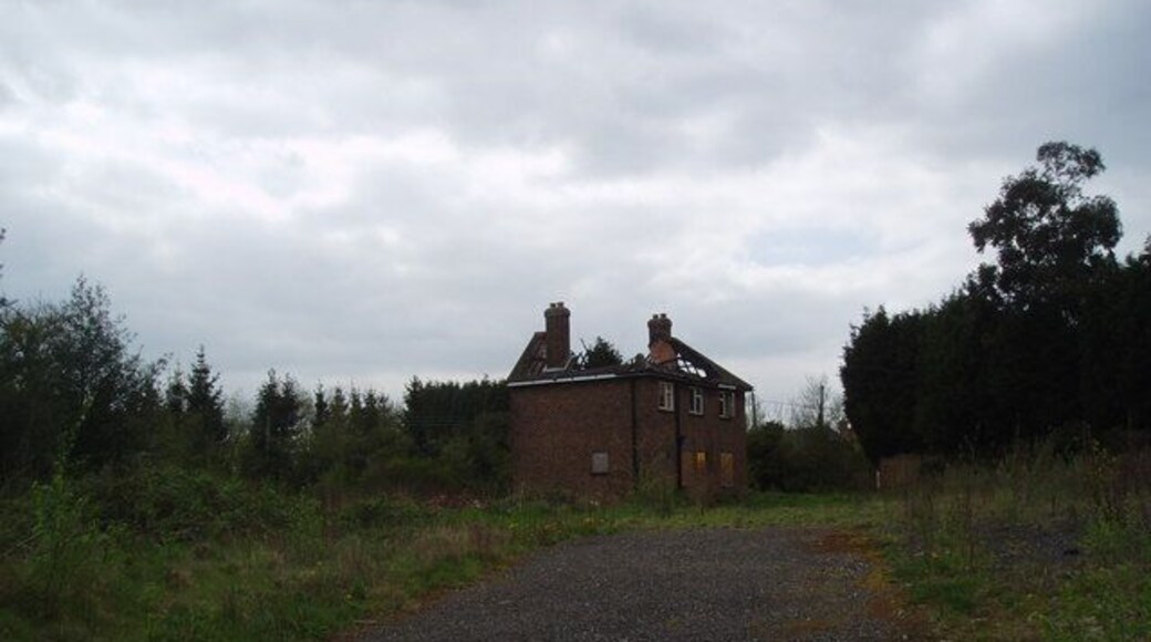 A house in ruins! Quite why this once-pleasant house (Hill View, at the junction of Sheepcote Lane and Crockenhill Road, in the village of Kevington, near St. Mary Cray, Kent) should be in this ruinous state is a mystery. Nor did there appear to be any work in progress to renovate it.
