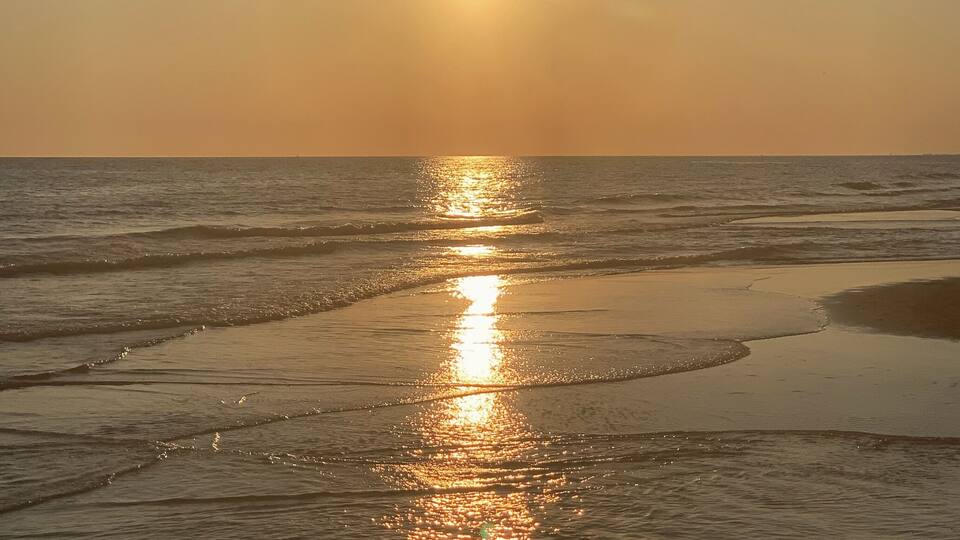 When the sun goes down... #reflections #lifeAtExpedia