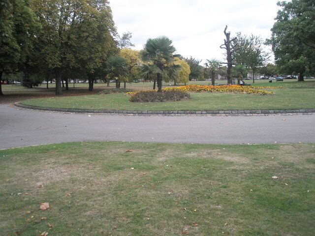 Autumn in Southall Park (6)
