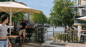 Nieuwmarkt en Lastage which includes street scenes and a river or creek