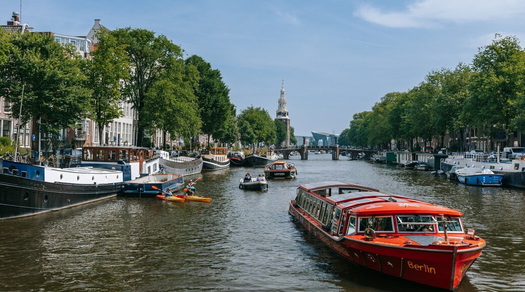 Nieuwmarkt en Lastage featuring boating and a river or creek
