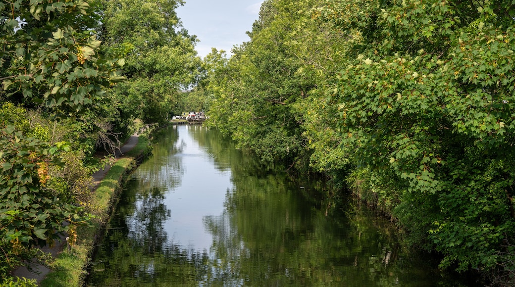 Southall, Greater London, UK: The Grand Union Canal at Southall in London between Norwood Top Lock and Norwood Bottom Lock.