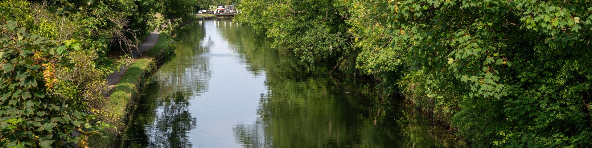 Southall, Greater London, UK: The Grand Union Canal at Southall in London between Norwood Top Lock and Norwood Bottom Lock.