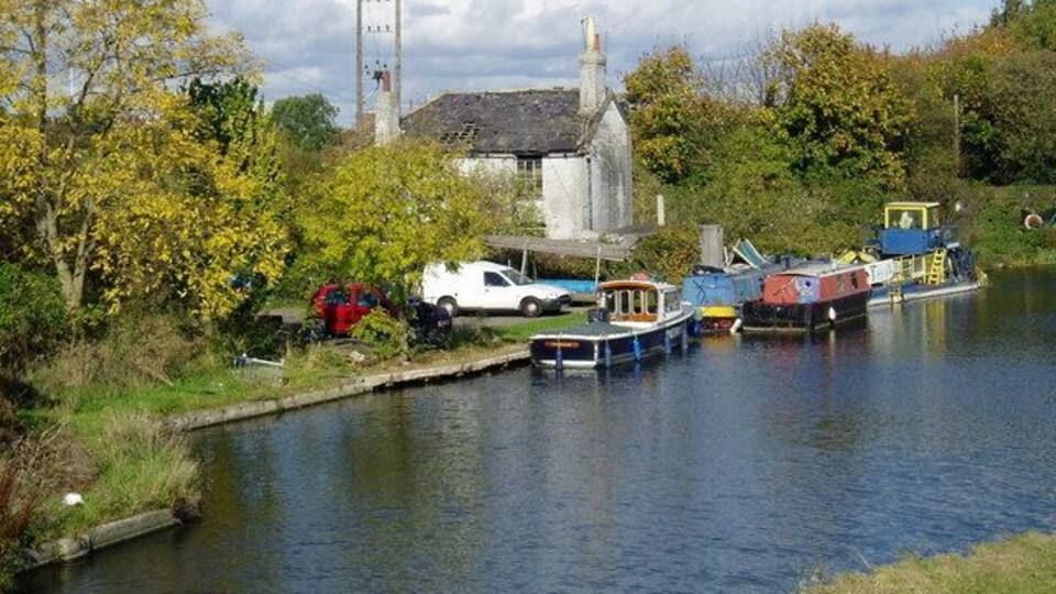 The start of the Paddington arm of the Grand Union canal from Bull's Bridge