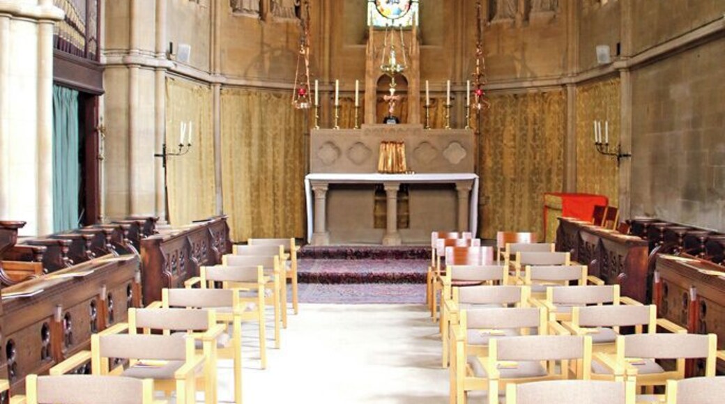 Edgware Priory, St Mary at the Cross, Priory Field Drive - East end