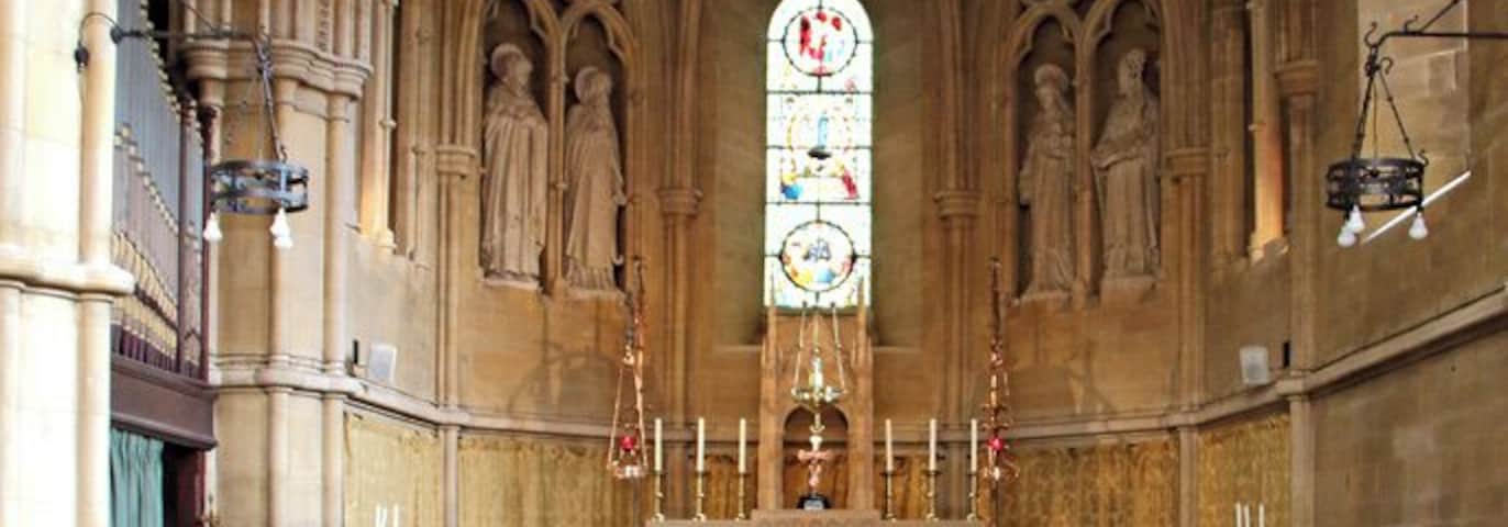 Edgware Priory, St Mary at the Cross, Priory Field Drive - East end