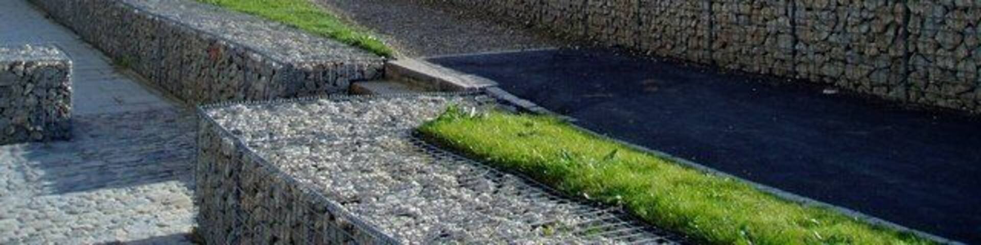 Northala Fields - the main Mound from Western Ave car park.