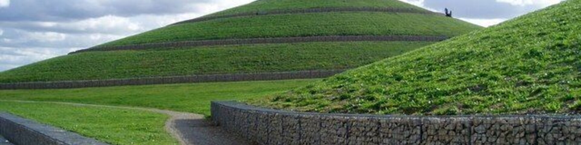 Northala Fields - the main Mound from Western Ave car park.