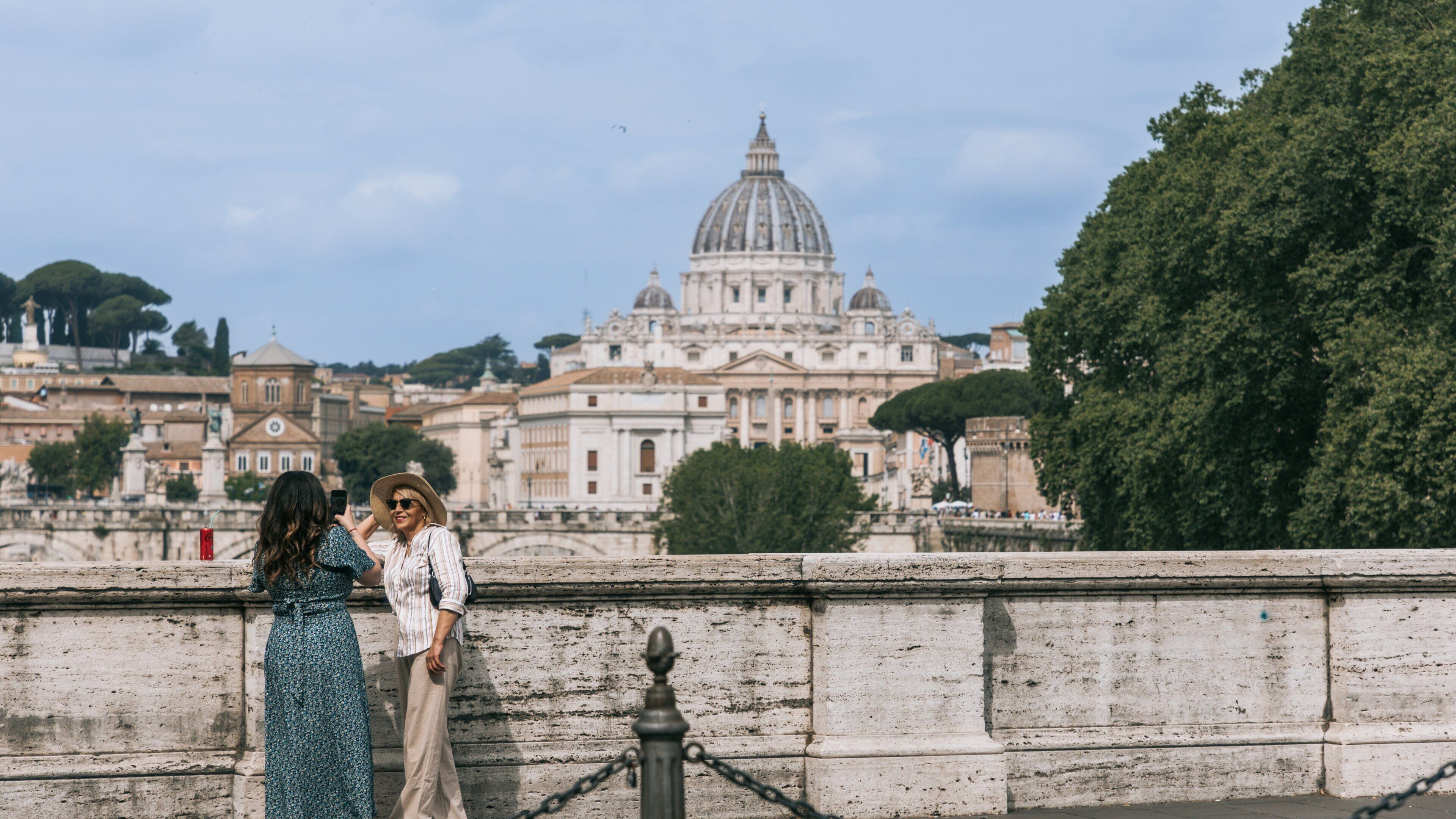 Ponte which includes heritage architecture, views and a city