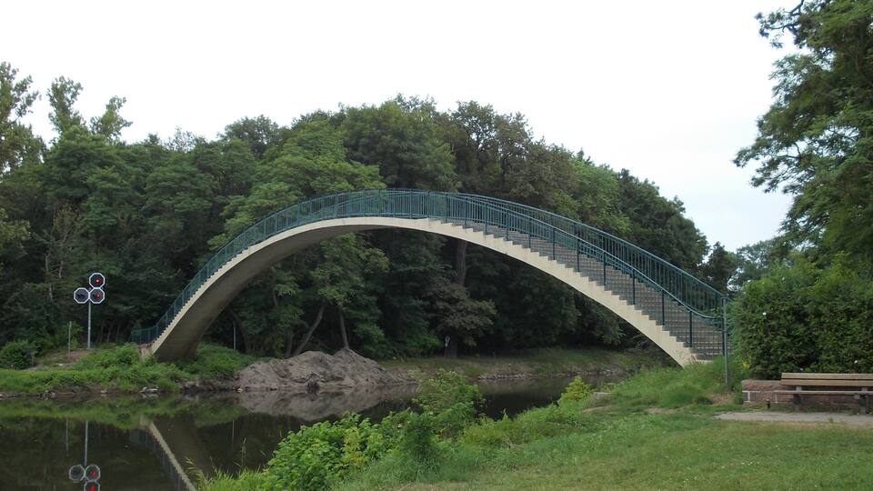 Footbridge to Forstwerder island in Trotha (Halle/Saale, Saxony-Anhalt)