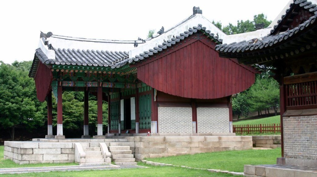 A scenery of Seoul, South Korea on May 26, 2007.