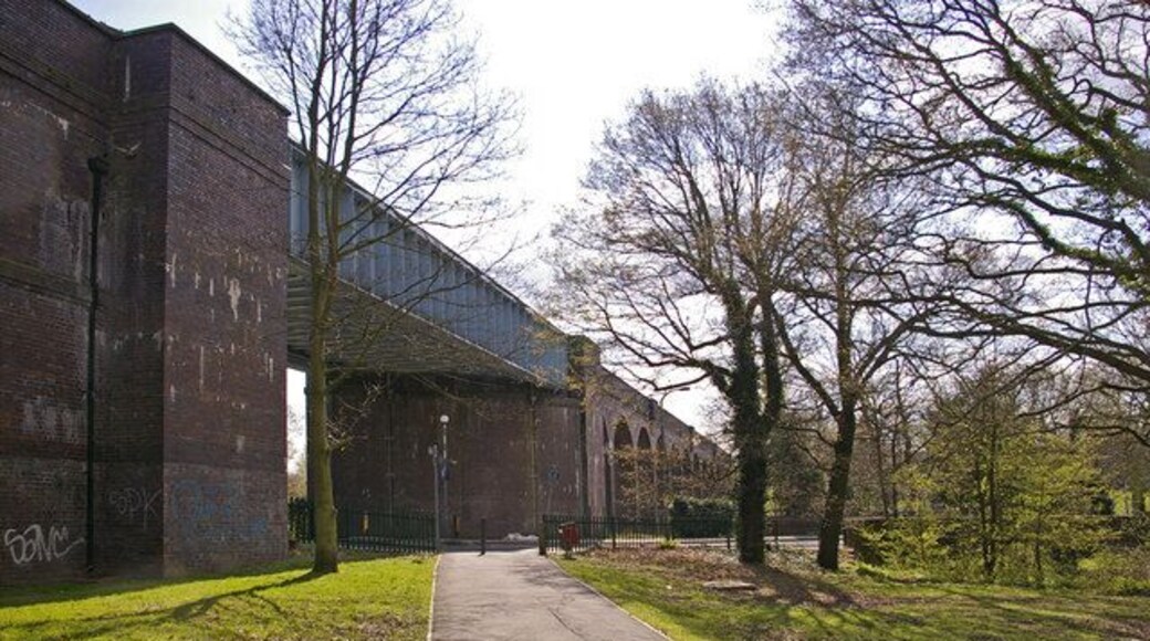 Piccadilly Line Viaduct/Bridge from Pymme's Brook Footpath