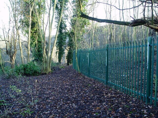 Fence preventing access to the Wharncliffe Viaduct - looking east