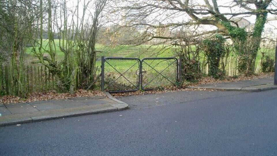 Maintenance entrance to West Middlesex golf course