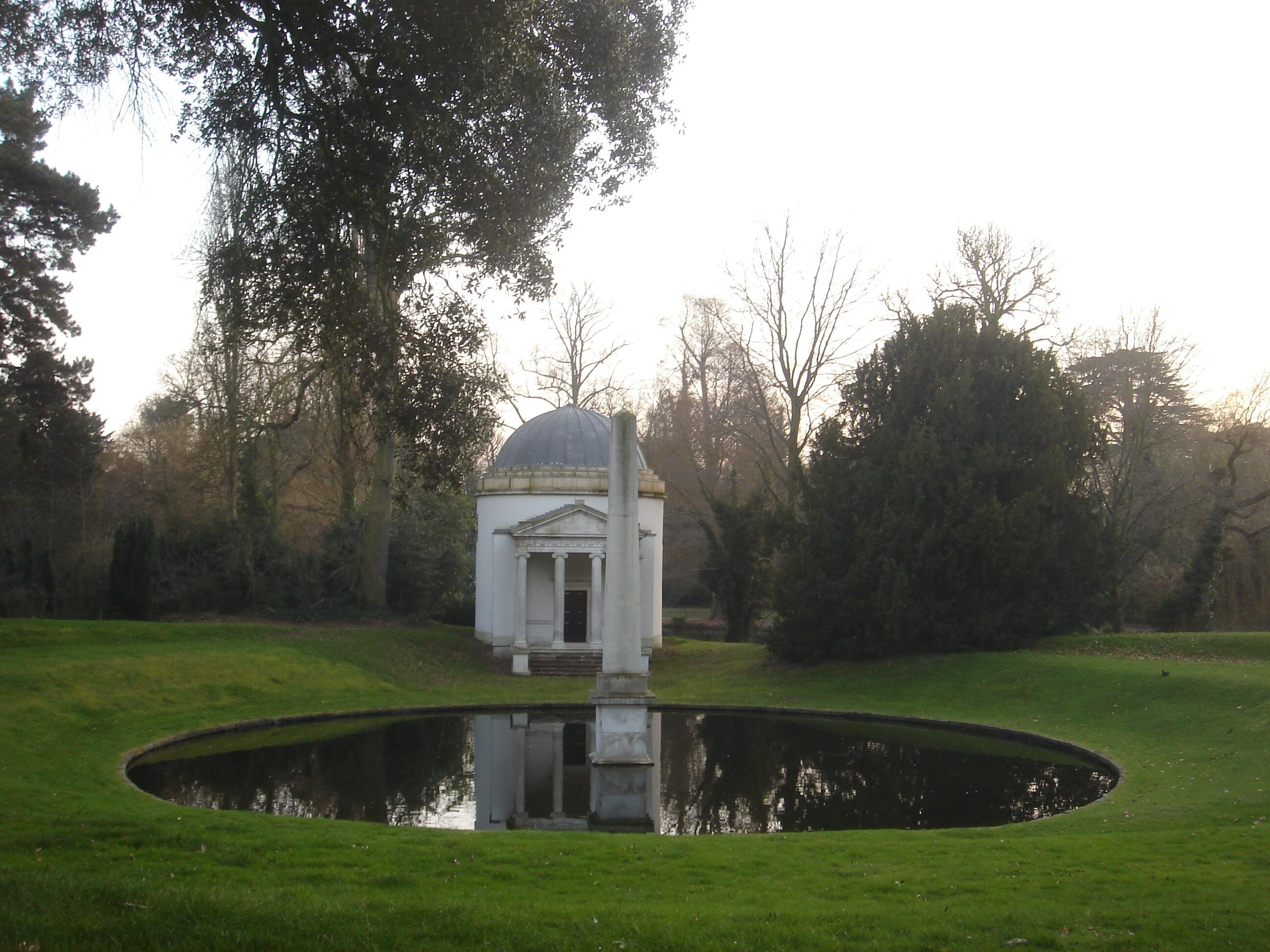 Ionic Temple and Obelisk in Chiswick Park