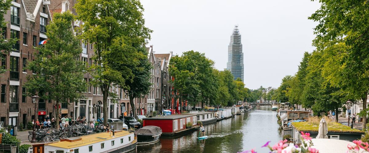 Grachtengordel-West which includes a river or creek