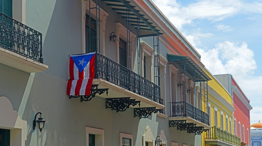 โกเบอร์นาดอร์ ปิญเยโร