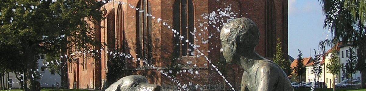 Market place in Ribnitz-Damgarten, Germany: view from the fountain to St Mary's church. The Sculptures were made by Thomas Jastram. The fountain was produced by the Stone-Company Rechtglaub-Wolf from the Hanseatic town of Lübeck.