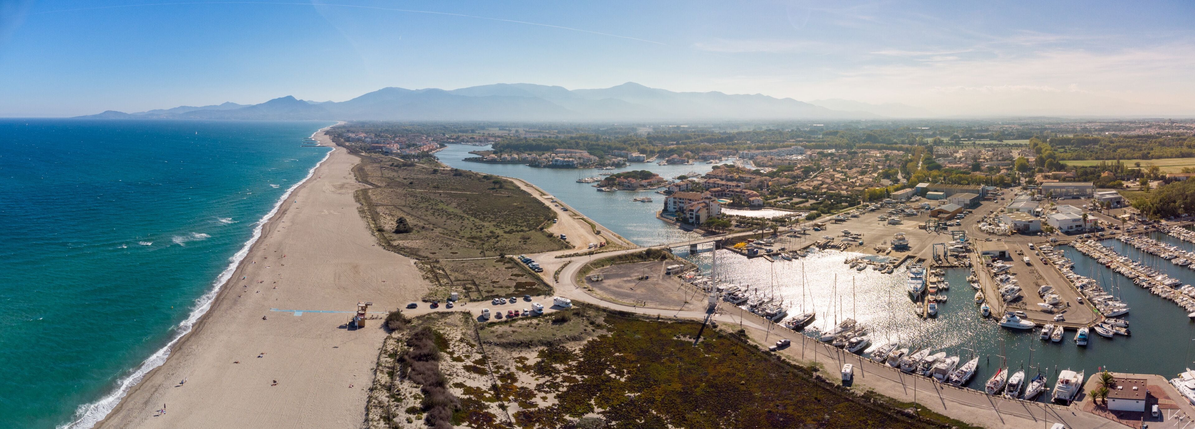 Panorama aérien du port de Saint-Cyprien (66750)