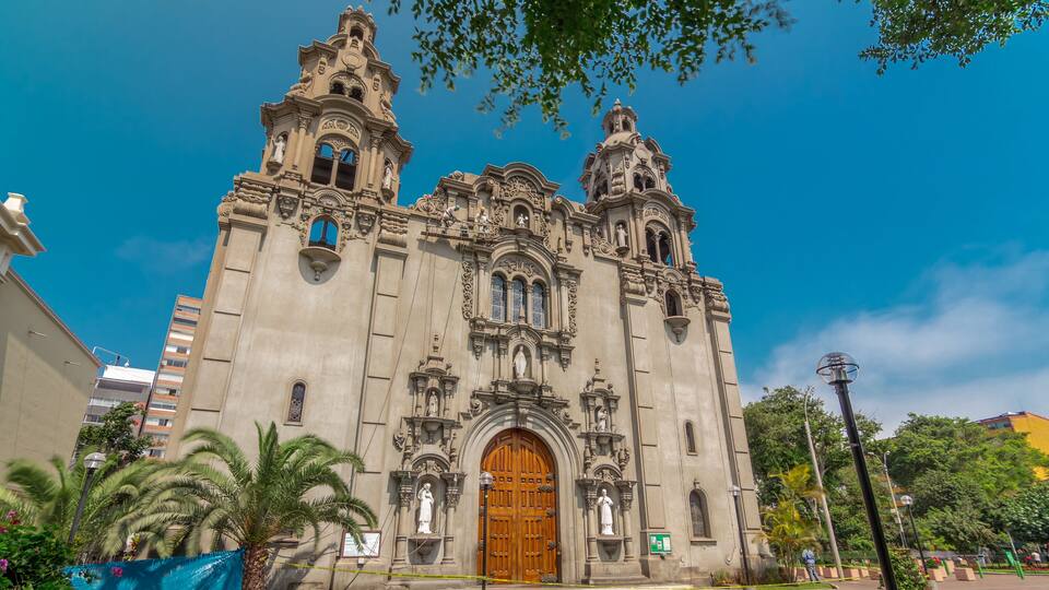 Parroquia Virgen Milagrosa Church in Lima, close to Kennedy Park timelapse hyperlapse, Peru