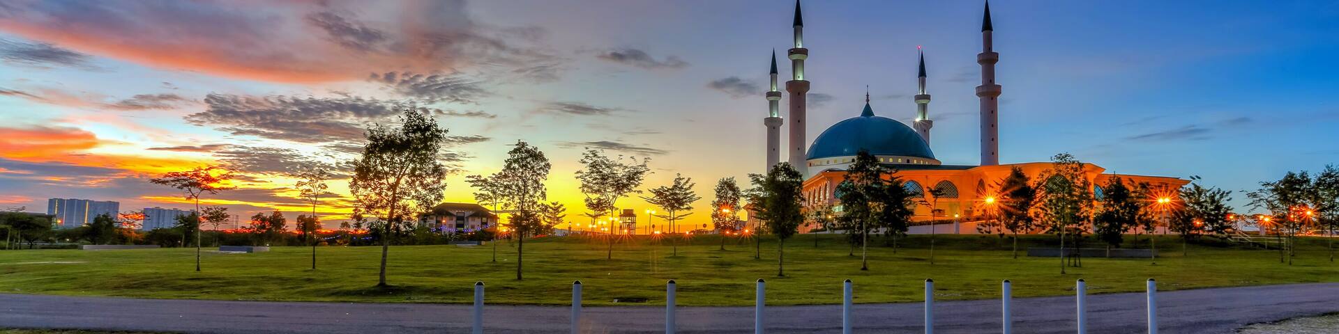 JOHOR BAHRU,Malaysia- 19 October 2017 : The Long Exposure Picture Of Sultan Iskandar mosque With The Golden Sunset As A Background
