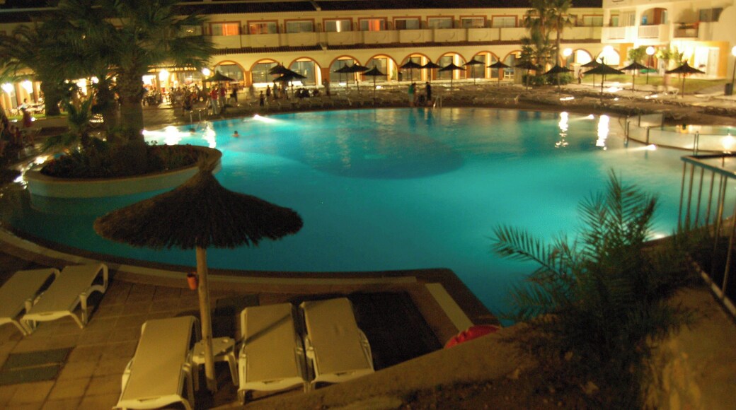 Piscina inferior (nocturno)