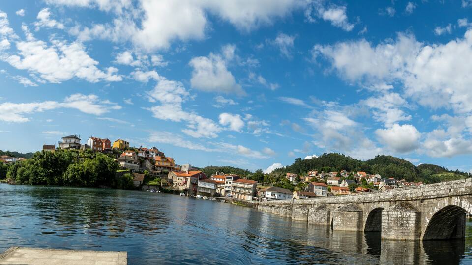 Portuguese Way towards Santiago de Compostela, Pontesampaio the medieval bridge