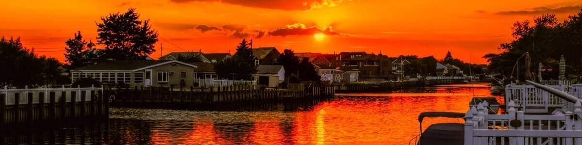 Cool sunset picture from my friends house down the shore #beach
#goldenhour
#waterlust
vinramundo.smugmug.com
