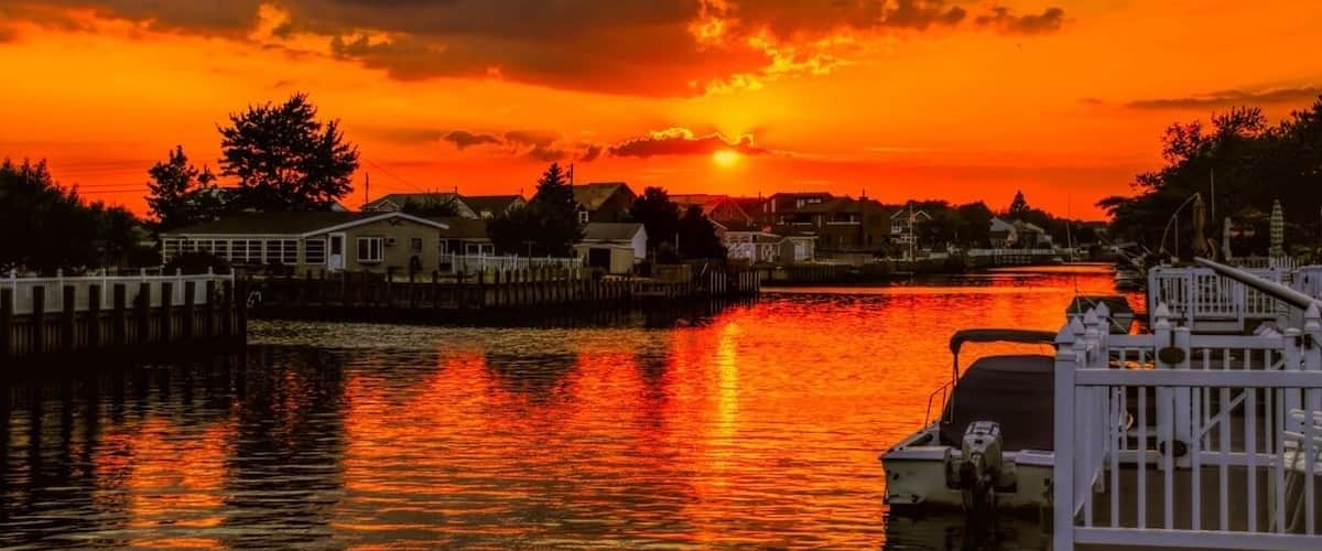 Cool sunset picture from my friends house down the shore #beach
#goldenhour
#waterlust
vinramundo.smugmug.com