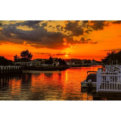 Cool sunset picture from my friends house down the shore #beach
#goldenhour
#waterlust
vinramundo.smugmug.com