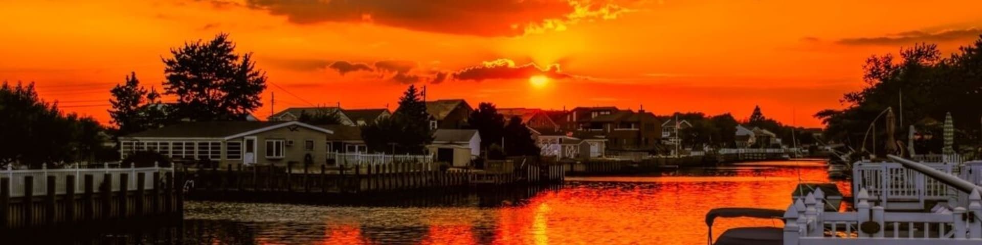 Cool sunset picture from my friends house down the shore #beach
#goldenhour
#waterlust
vinramundo.smugmug.com