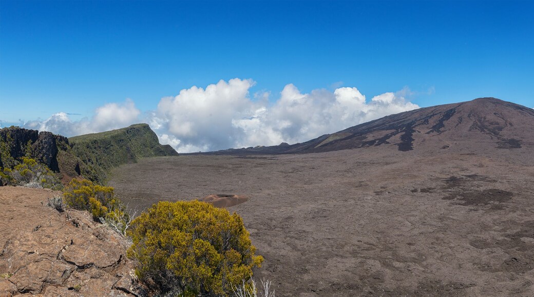 le piton de la fournaise, réunion island : inside the enclosire of the volcano, panoramic view.