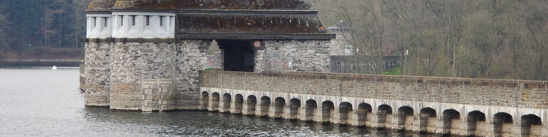 Staumauer der Möhnetalsperre