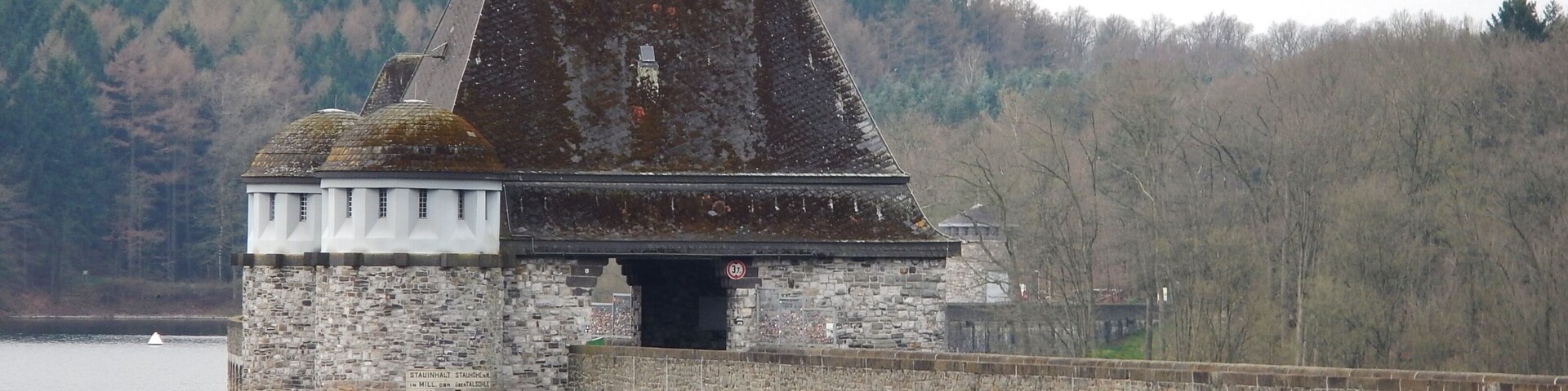 Staumauer der Möhnetalsperre