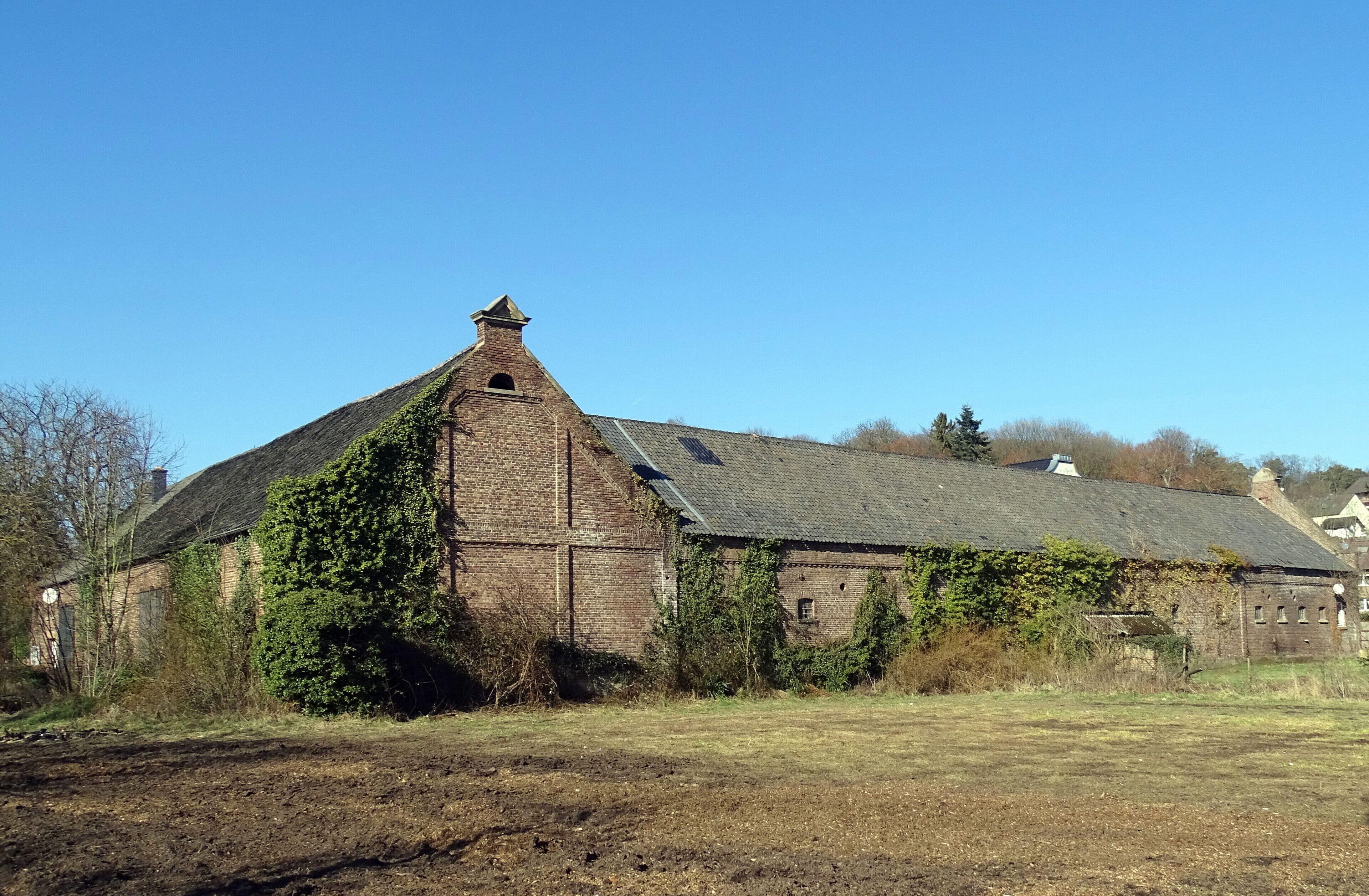 Gutshof Burg Metternich in Metternich, Wasserburgstraße; Ansicht vom Swistbach