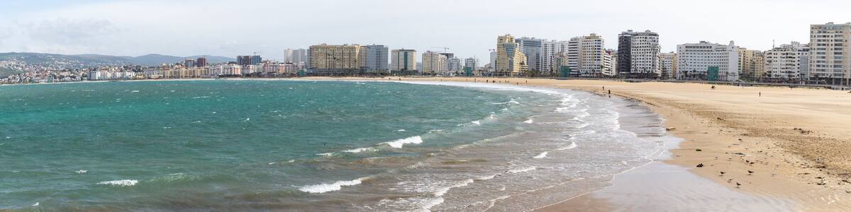 Vue panoramique de la plage de Tanger, Maroc