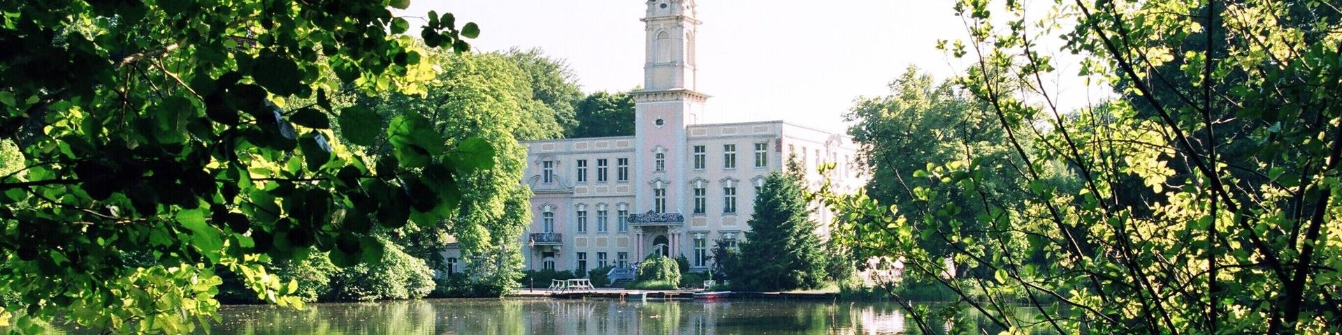 Schloss Dammsmühle / Mühlenteich, Schönwalde (Barnim), Gemeinde Wandlitz, Land Brandenburg, Deutschland