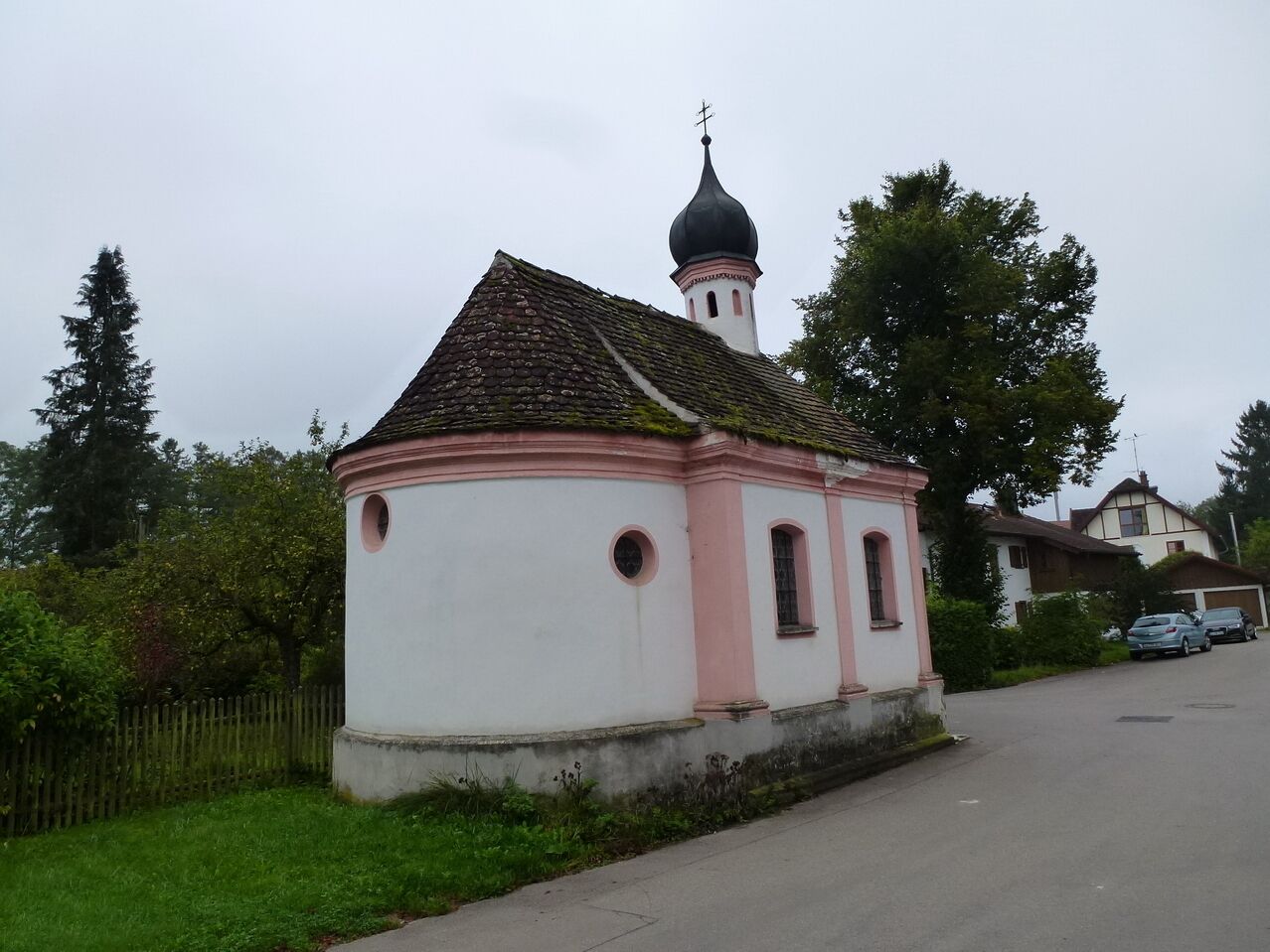 This is a photograph of an architectural monument. It is on the list of cultural monuments of Bayern, no. D-1-81-114-85