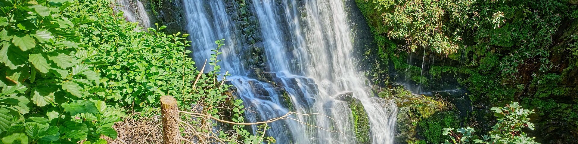 nahe dem NSG, Wasserfall der Wiese in Geschwend