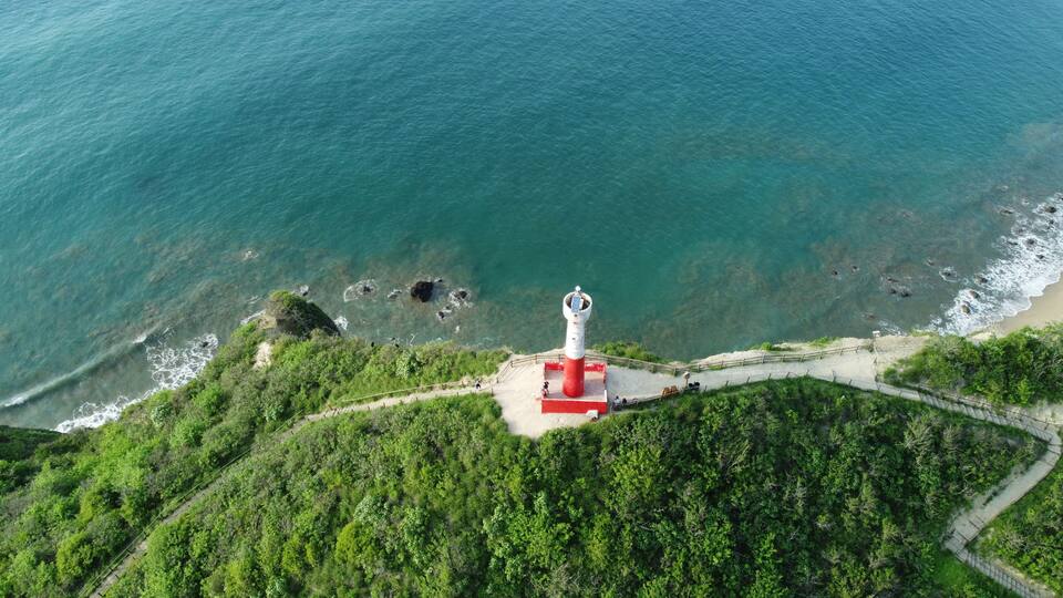 Vista aerea del Faro de San Lorenzo, Manta, Ecuador, desde un dron
