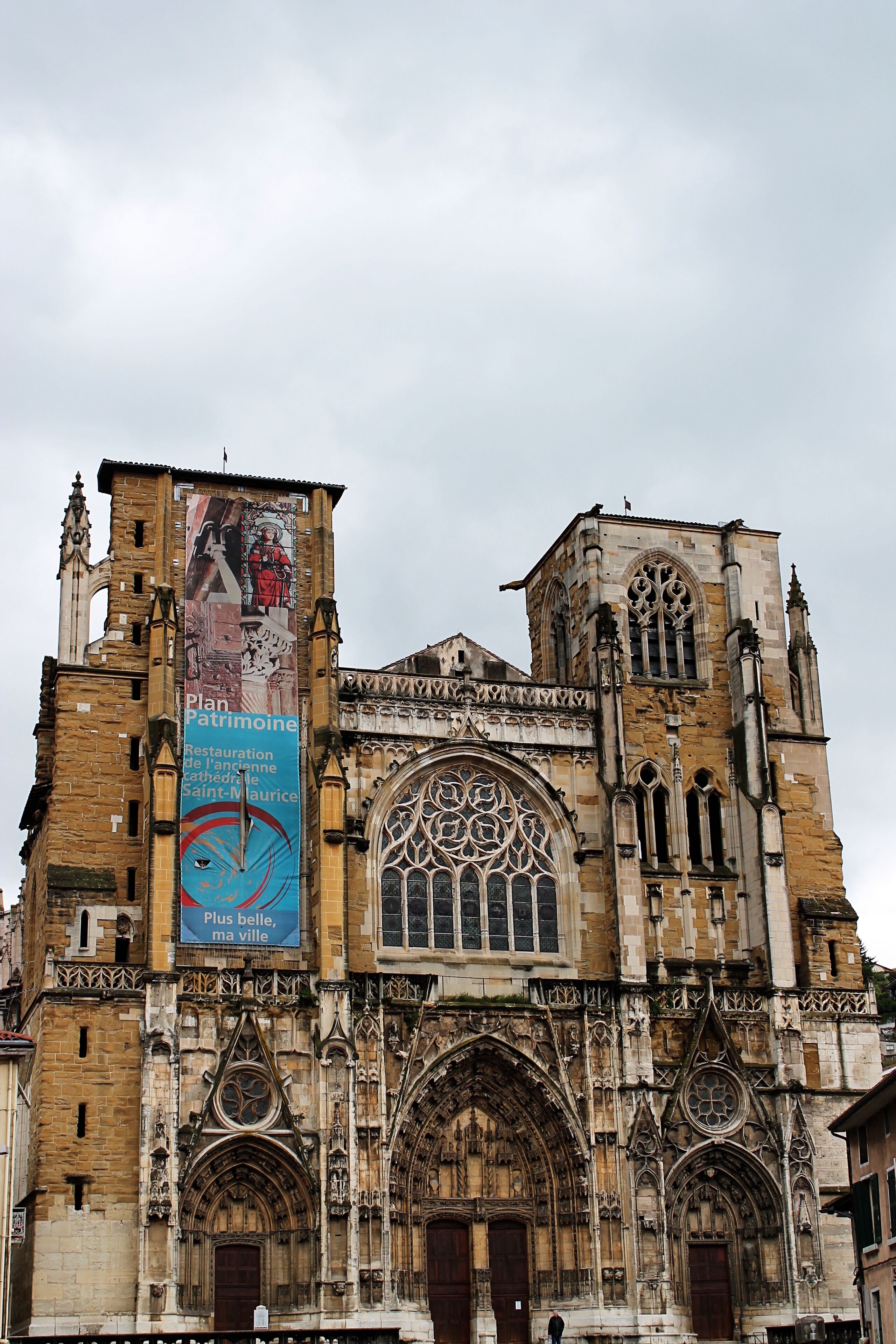 This building is indexed in the Base Mérimée, a database of architectural heritage maintained by the French Ministry of Culture, under the reference PA00117325 .