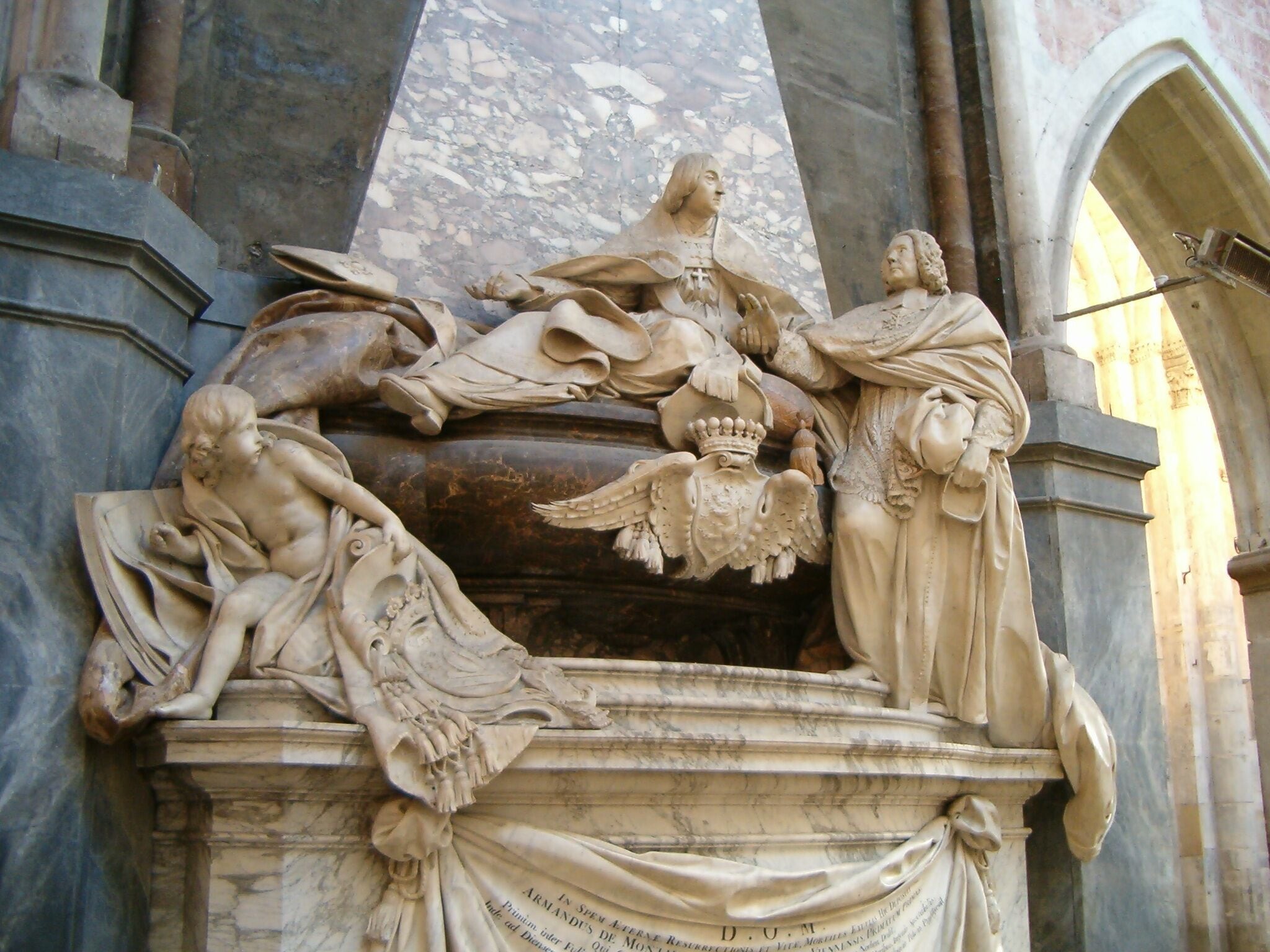 Tombeau des archevêques de Vienne de Montmorin et de La Tour d'Auvergne. Cathédrale de Vienne. Janvier 2007.