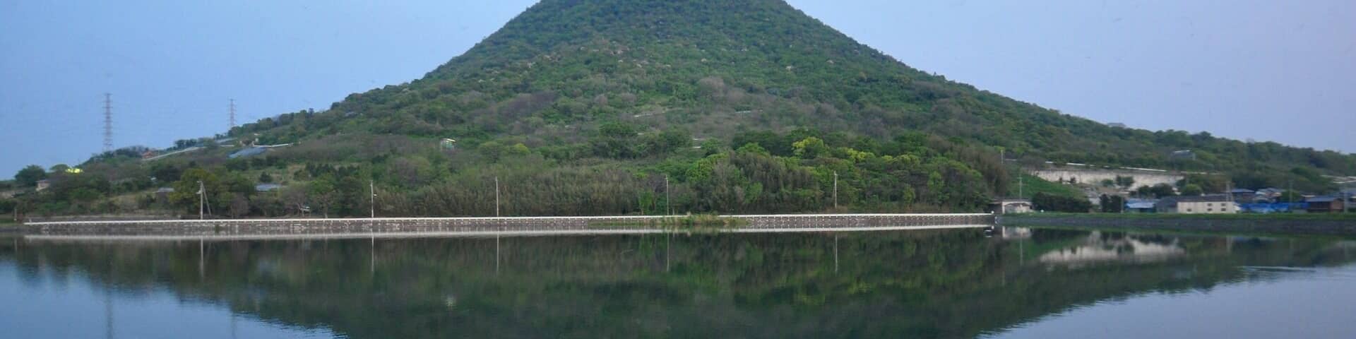 Mount Iino seen from the NNW.