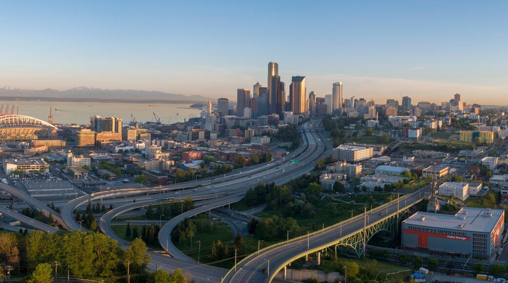 Sunrise view on Seattle, Elliott Bay and the Olympic Mountains as seen from Beacon Hill, Seattle, Washington State.