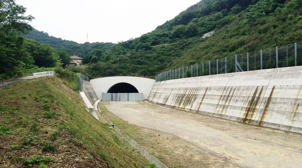 香川県高松市西春日町字北山浦付近で建設中の市道木太鬼無線、御殿山トンネル付近。