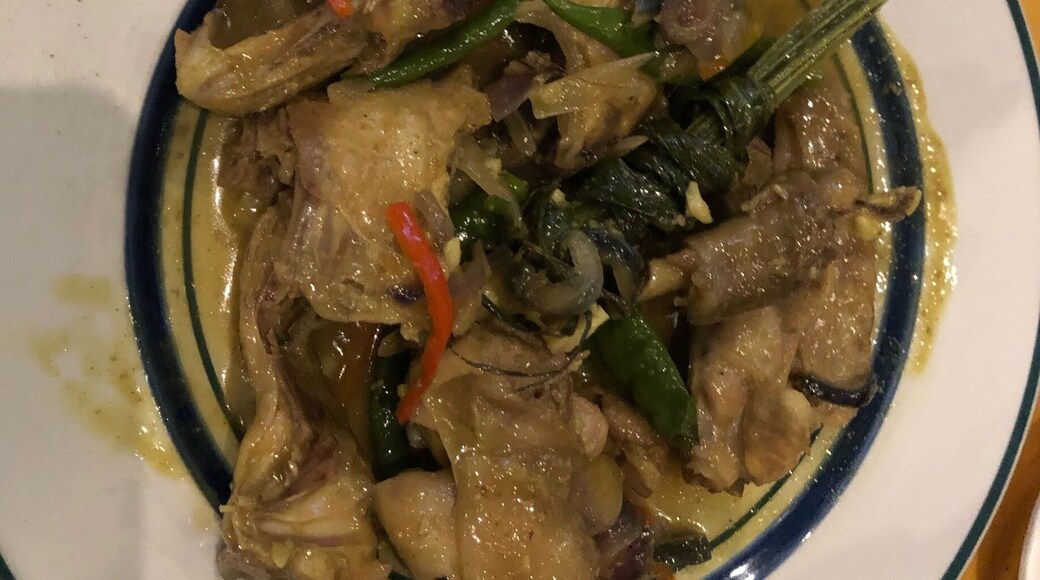 want to taste this native chicken cooked in vinegar , soy sauce and yellow ginger? One of the 100 ways on how to cook adobo.. Truly Filipino!! 😋😋😋😋😋😋😋😋😋